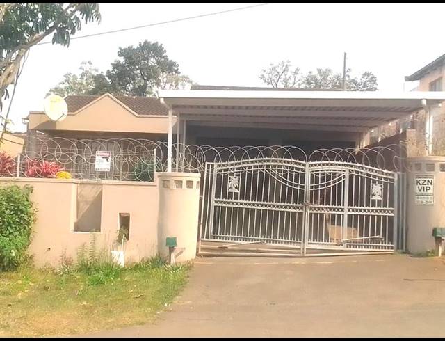 4 BEDROOM HOUSE FOR SALE IN NEWLANDS WEST